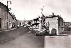 43 Dunieres Monument et Rue Principale